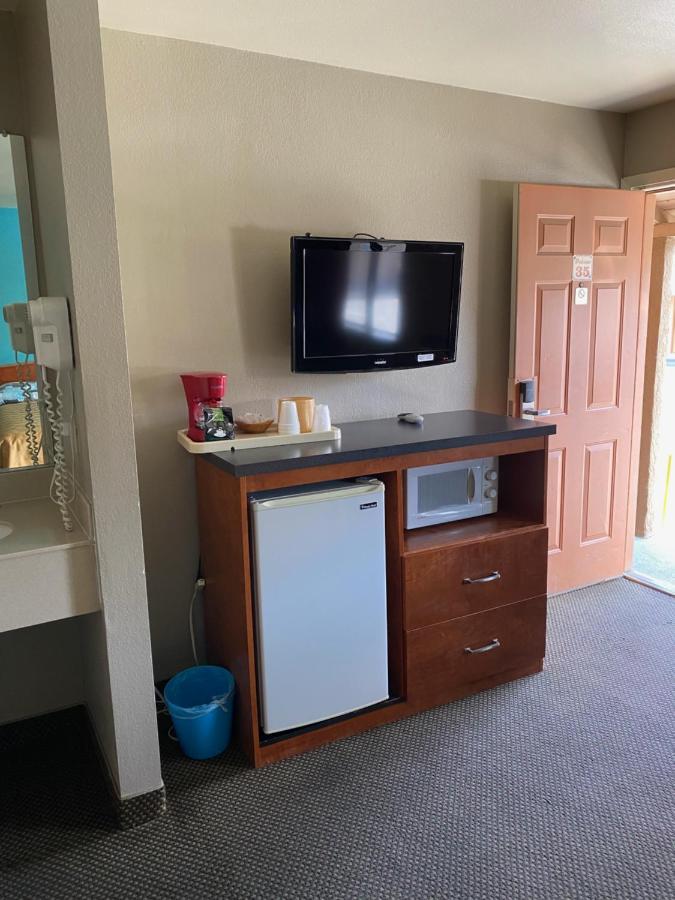 Lone Pine Budget Inn Bagian luar foto